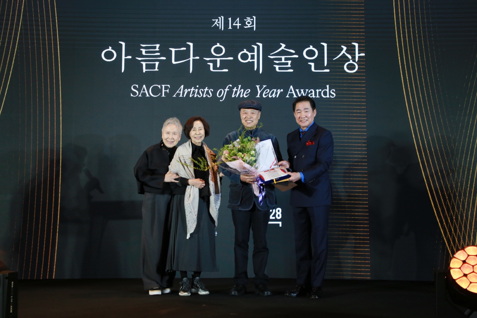 연극예술인상 - 연출가 손진책