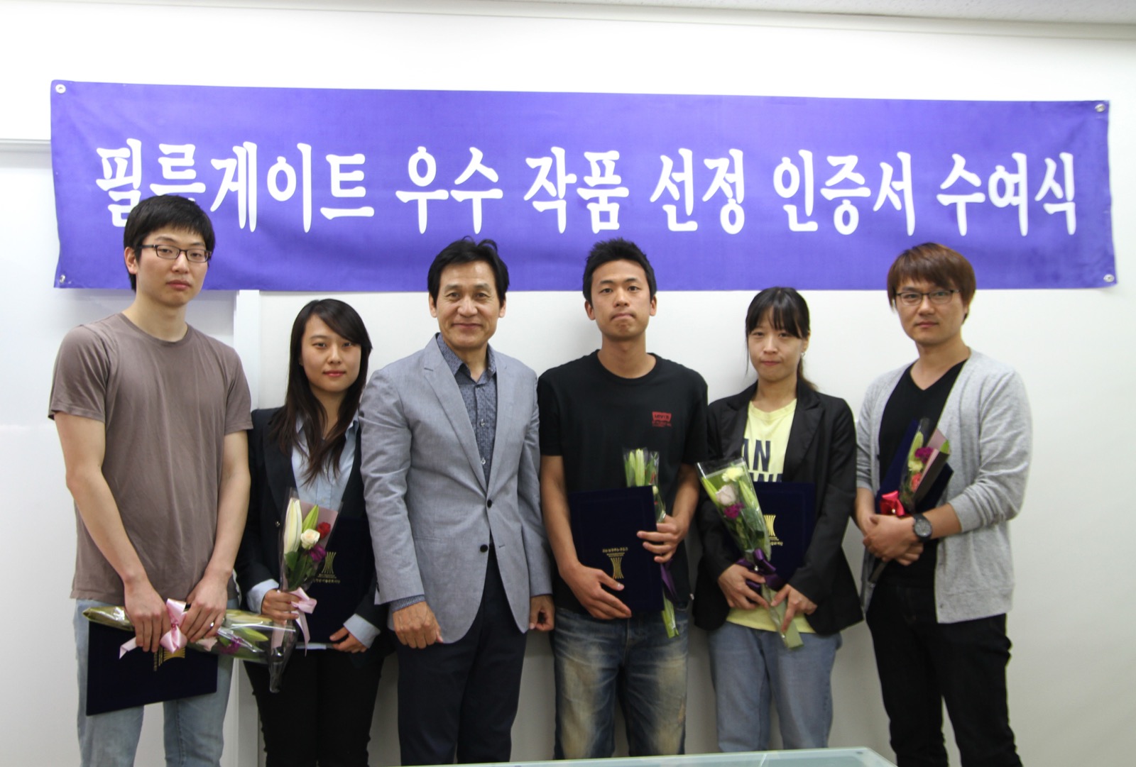 안성기 이사장과 3기 필름게이트 우수작품 선정자 5명 (좌측부터) 문병욱, 조나연, 김영훈, 이영아, 백윤식